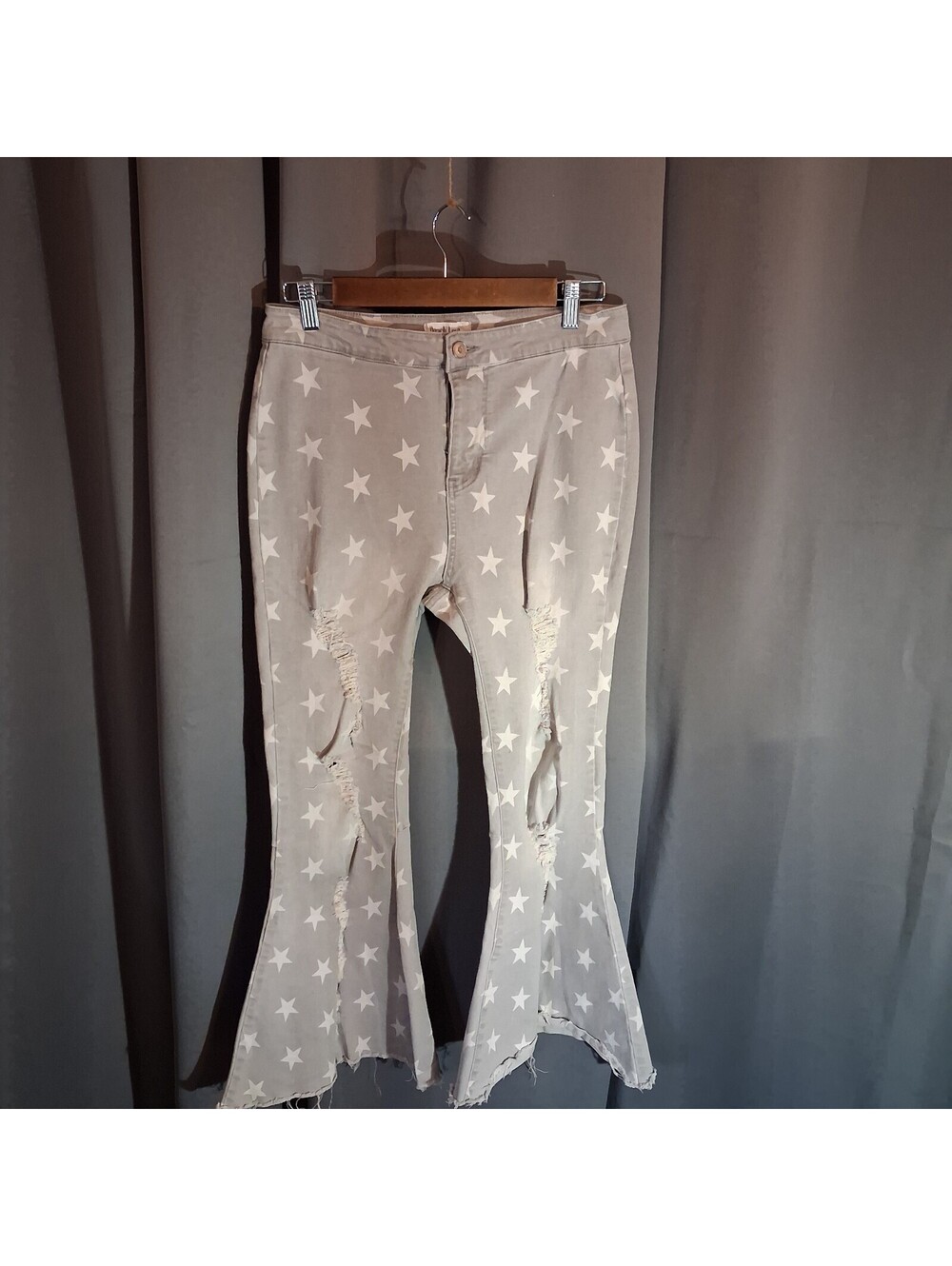 Peach Love California Star Print Flared Jeans Size Large